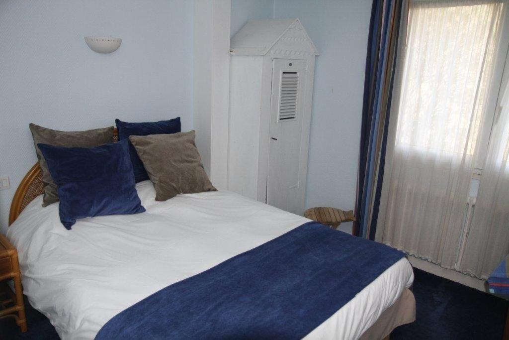Hotel Le Suroit Perros-Guirec Quarto foto